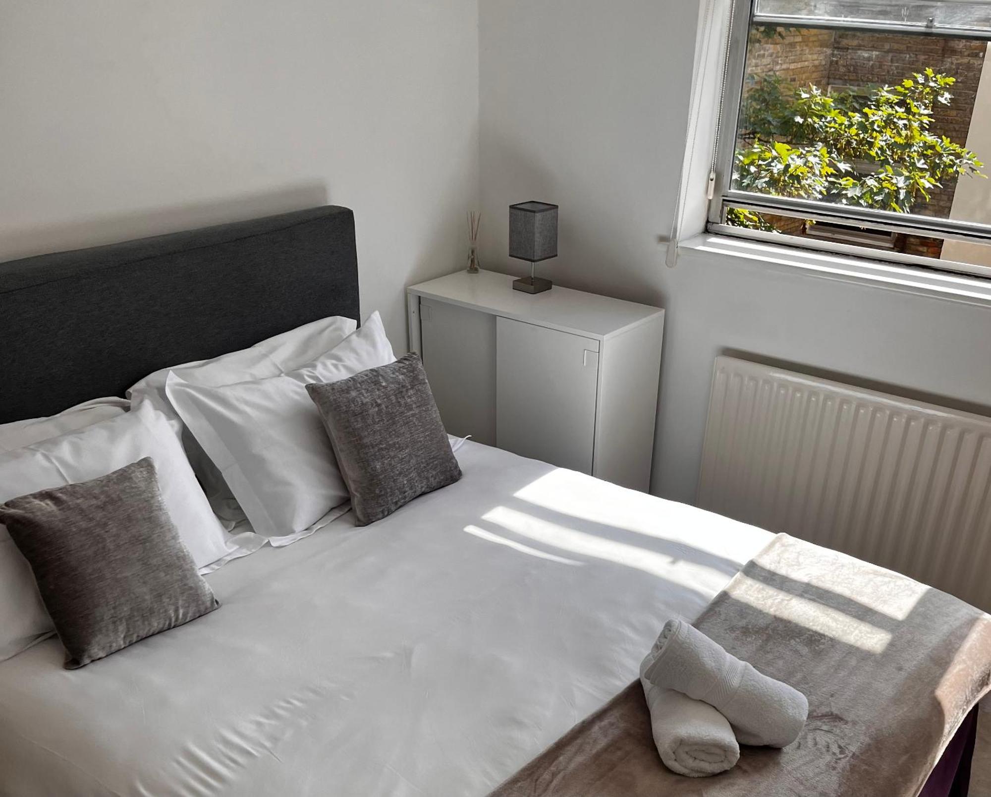 Hyde Park,3 Min Walk,Family Home! 2 Bedrooms & 2 Bathrooms Apartment! Fantastic Location Лондон Екстериор снимка